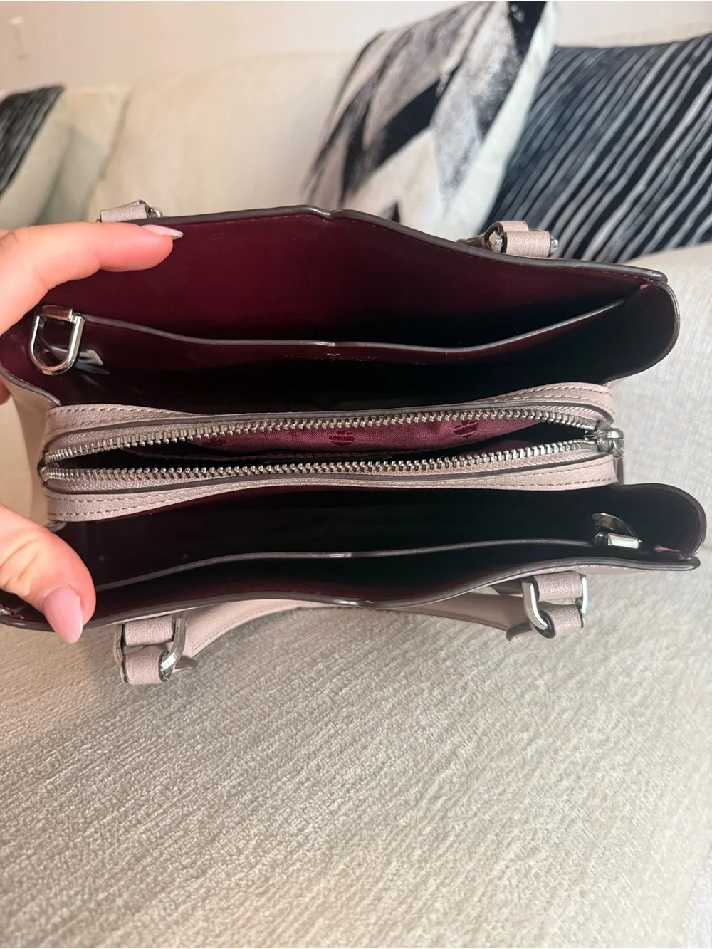 Kate Spade New York Tippy Leather Purse in Taupe